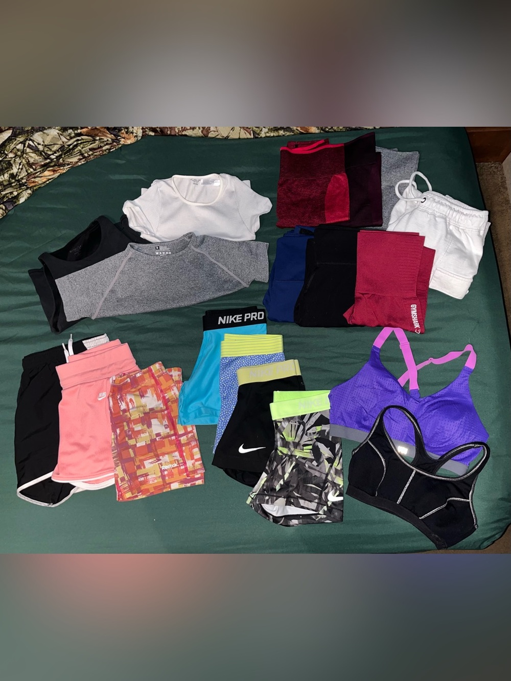 Women's XS/S Activewear Bundle (18 Pieces)